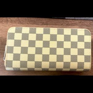 Cream and grey checked wallet
